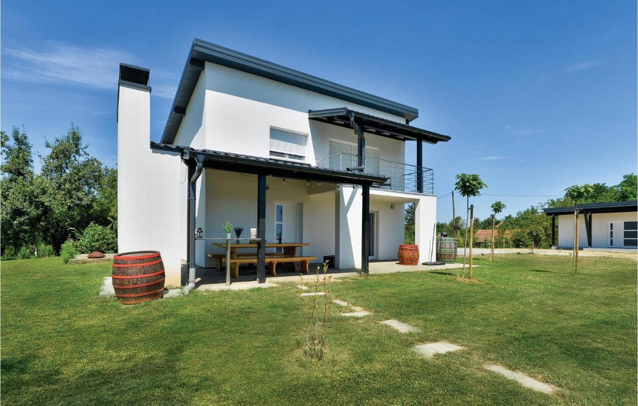8 Bedroom Lovely Home In Durdevac Thurdevac Экстерьер фото